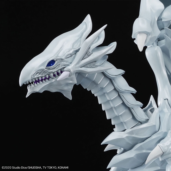 FIGURE-RISE STANDARD AMPLIFIED BLUE-EYES WHITE DRAGON