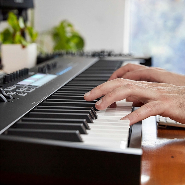Controller MIDI Novation Launchkey 49 MK4