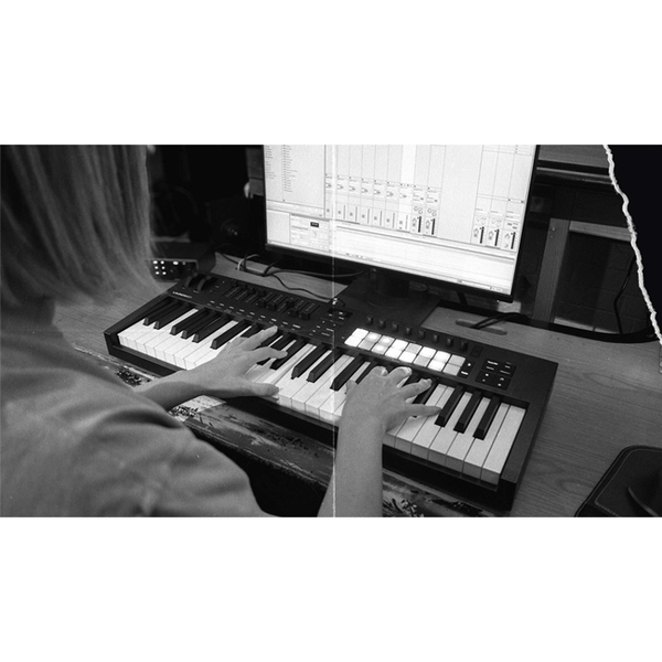 Controller MIDI Novation Launchkey 49 MK4