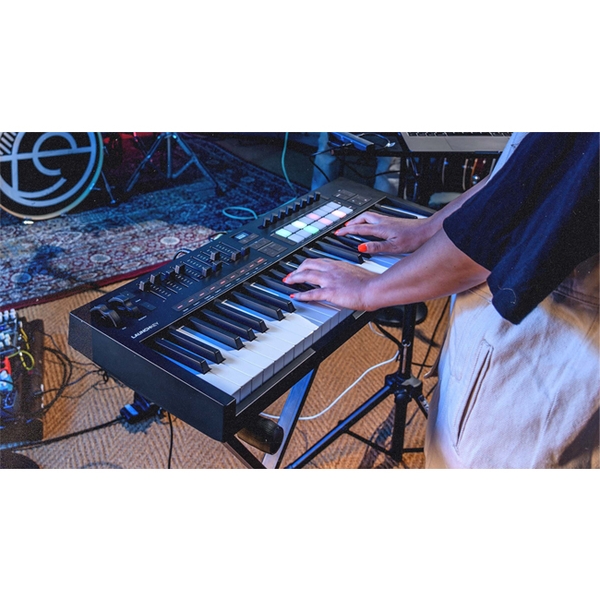 Controller MIDI Novation Launchkey 49 MK4