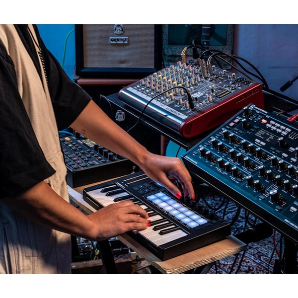 MIDI Controller Novation Launchkey Mini 25 MK4