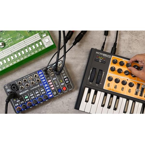 Bàn Trộn Mixer Recorder ZOOM LiveTrak L6 (Hàng Order)
