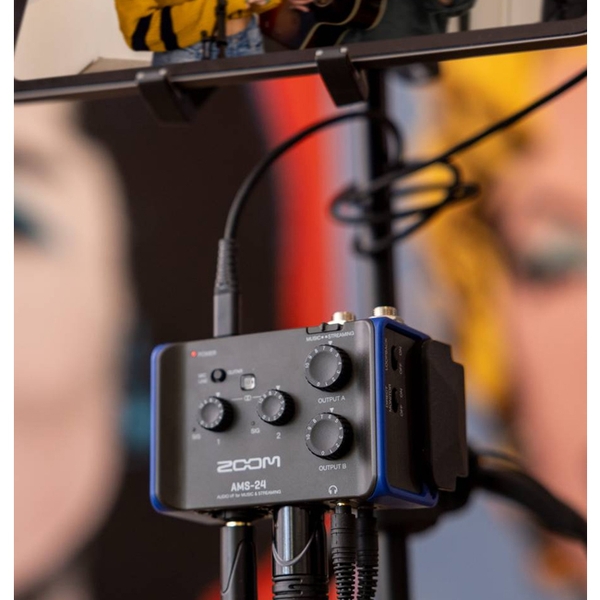 Soundcard âm thanh Zoom AMS24