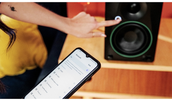 Loa kiểm âm Mackie CR8BT Gen 3