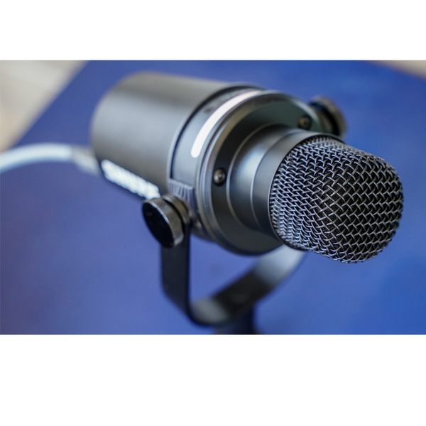 Micro Dynamic Shure MV7+Kit (có chân)