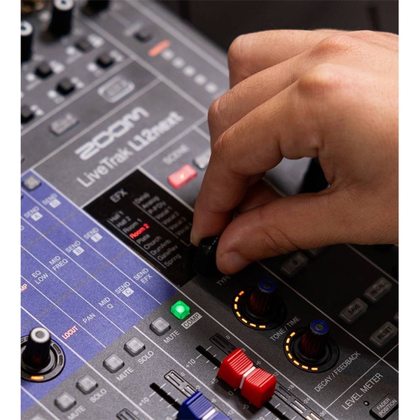 Mixer Zoom LiveTrak L12 next
