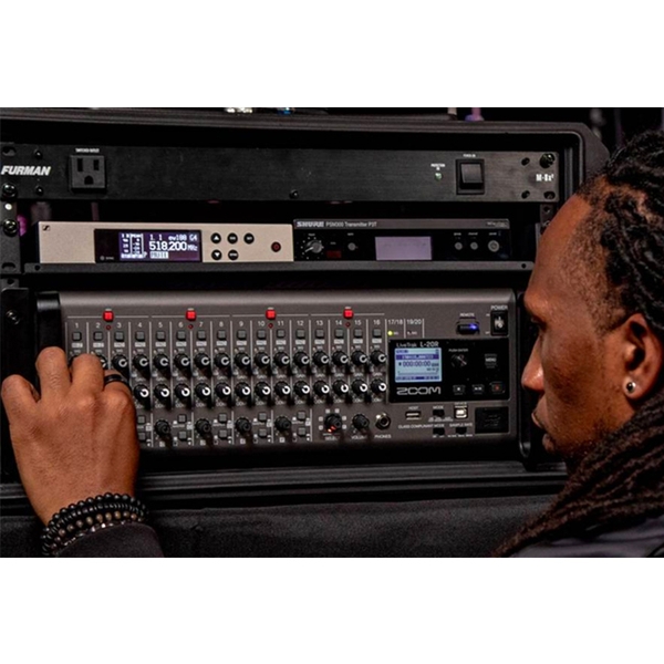 Mixer Digital phòng thu Zoom Livetrak L20R