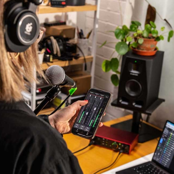 Souncard Thu Âm Focusrite Scarlett 18i16 Gen 4