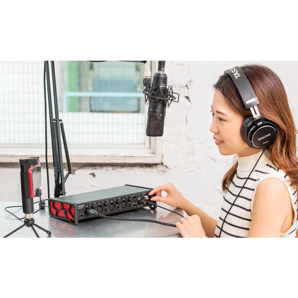 Soundcard Thu Âm Tascam US 4x4HR