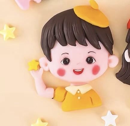 TUONG-Em bé trai áo vàng, mũ vàng (silicon). T111