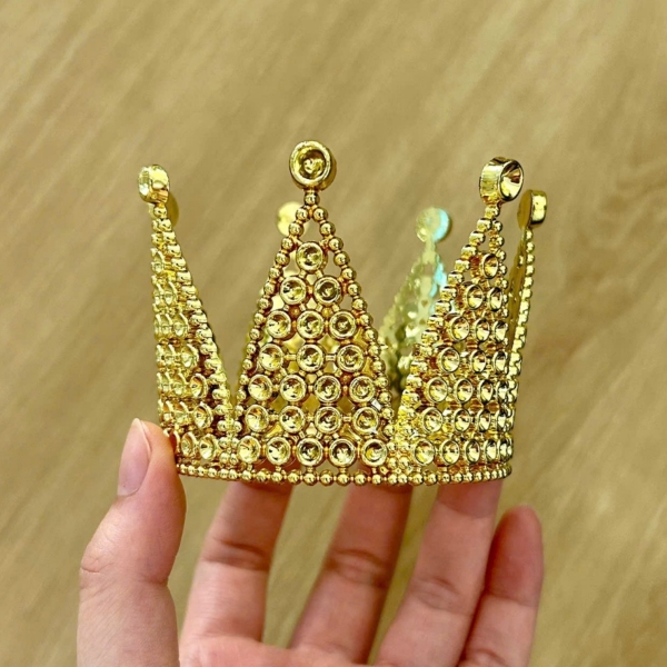 Vương miện nhựa 7 CÁNH, đk 7.6cm, không đính hạt -MÀU VÀNG (CHÚ Ý).