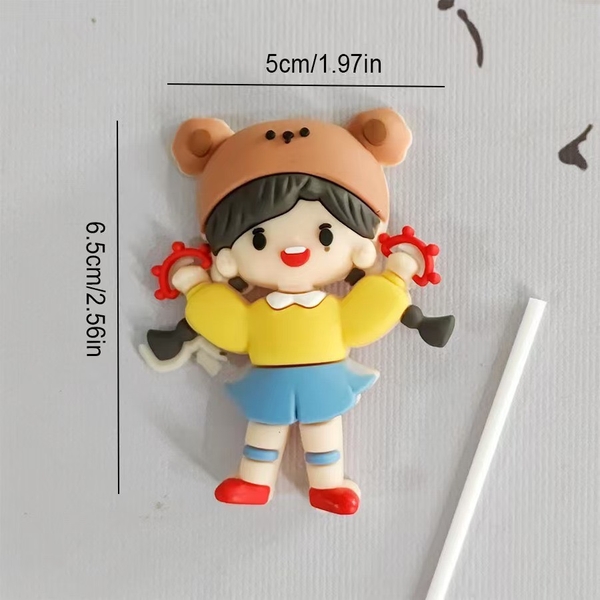 Tượng nhựa mềm loại dày- bé gái lắc chuông.