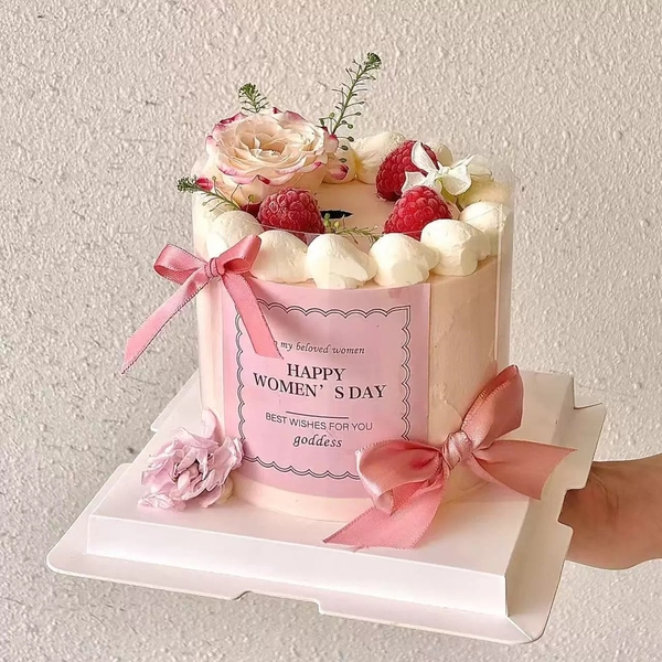 Set 50 bảng giấy vuông HAPPY WOMEN'S DAY kt 8cmx8cm-MÀU HỒNG.