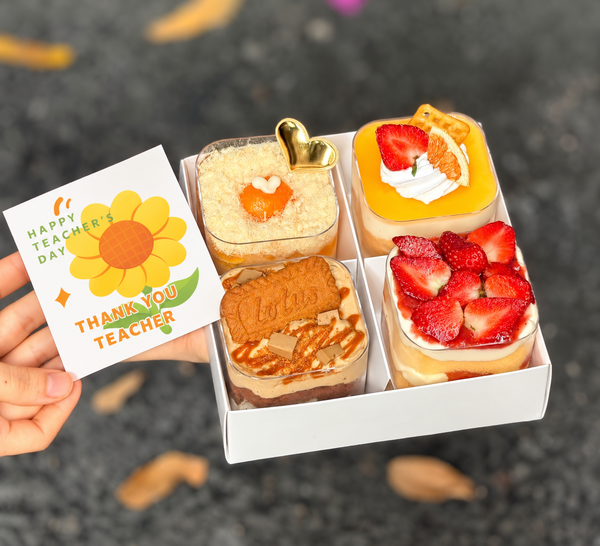 Set 30 thẻ/thiệp giấy 20.11 - 3 mẫu kt 8cmx11cm (em bé hoa hướng dương, em bé hoa tuylip).
