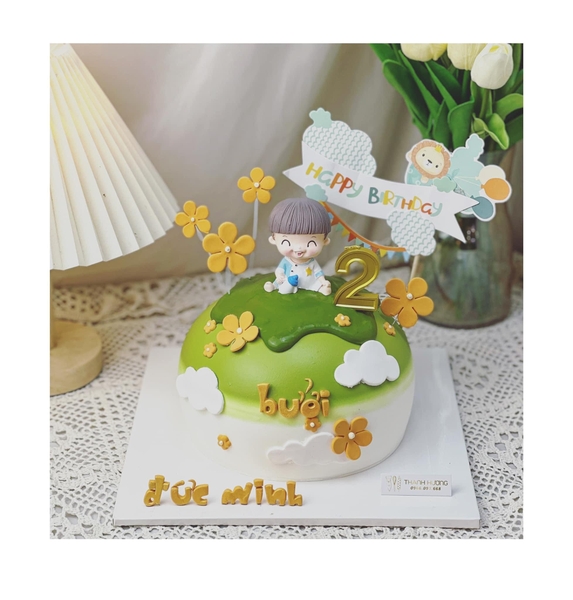 Tượng bé trai ôm bình sữa XANH (tóc mái bằng)-SỨ.