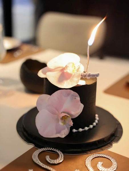 Hoa lan hồ điệp-TRẮNG nhụy hồng tím  (kt 8cm).