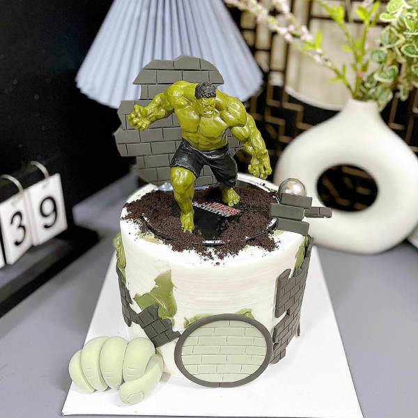 Tượng anh hùng HULK nhựa đặc có đế.