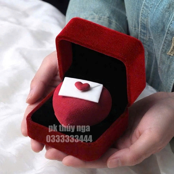 Hộp nhẫn nhung-đỏ đô kt 9x9x4cm (kèm đế nhựa).