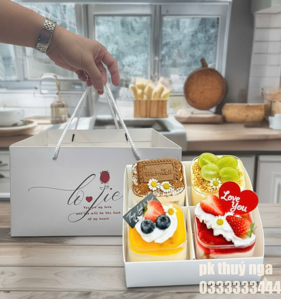 Set 10 túi giấy -MÀU TRẮNG size 18.5x18.5x15 cm (đựng hộp 4 ngăn) (CHÚ Ý TRÁNH NHẦM VỚI SET 5 TÚI ĐỰNG HỘP TIM).