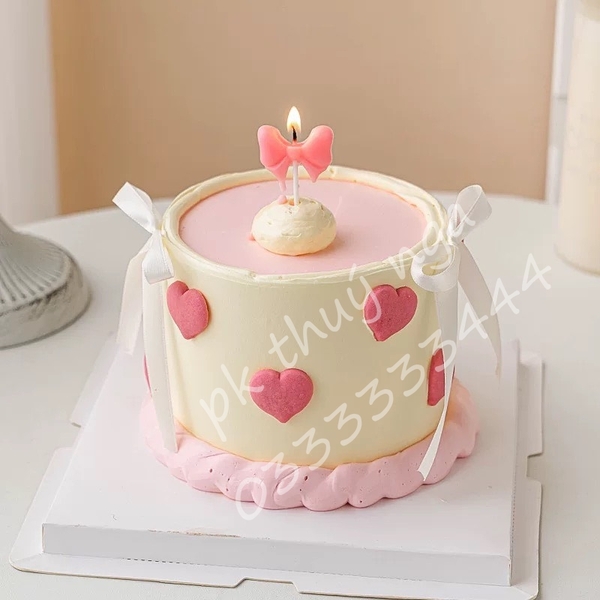 Vỉ 5 cây nến hình nơ màu hồng.
