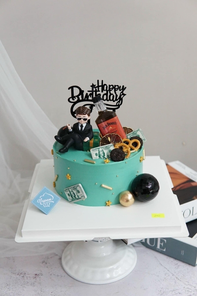 Chai rượu Jack size to (chai dẹt đậm màu, nhãn đỏ)..