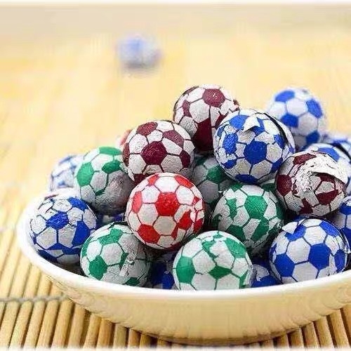 Socola hình quả bóng đá (túi 1kg).