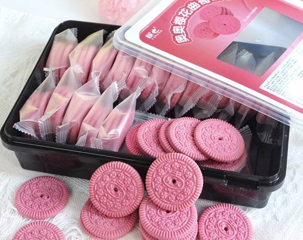Bánh quy tròn oreo HỒNG  (đóng hộp)-300gam.