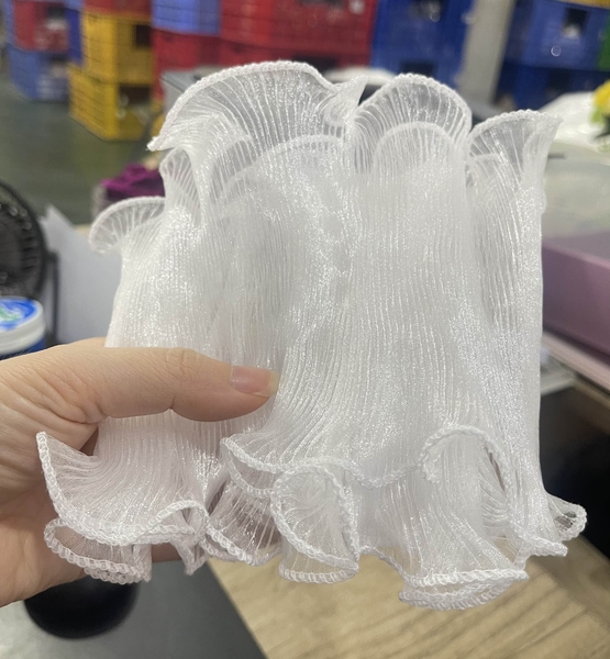 Voan thành bánh loại 1 bóng, sóng đẹp 14cm x 2m -TRẮNG.