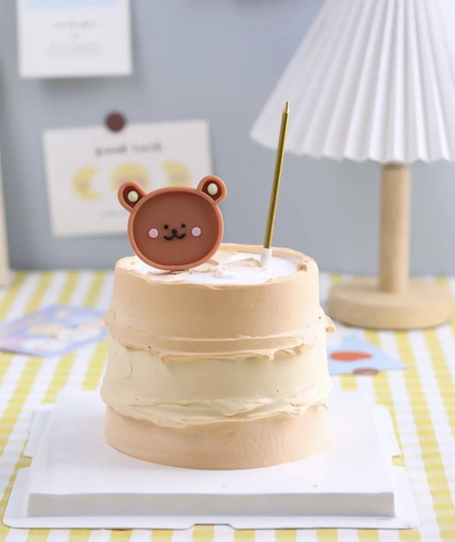 Vỉ 6 cây nến dài mạ vàng.