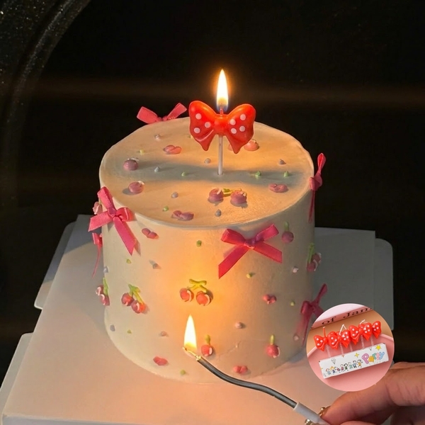 Vỉ 5 cây nến hình nơ -MÀU ĐỎ CHẤM BI TRẮNG.