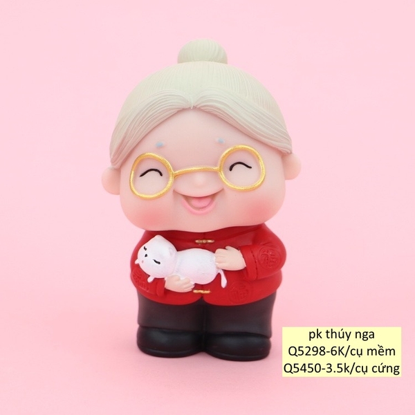 TUONG-Cụ bà áo đỏ quần đen (NHỰA CỨNG).