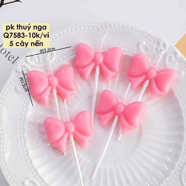 Vỉ 5 cây nến hình nơ màu hồng.
