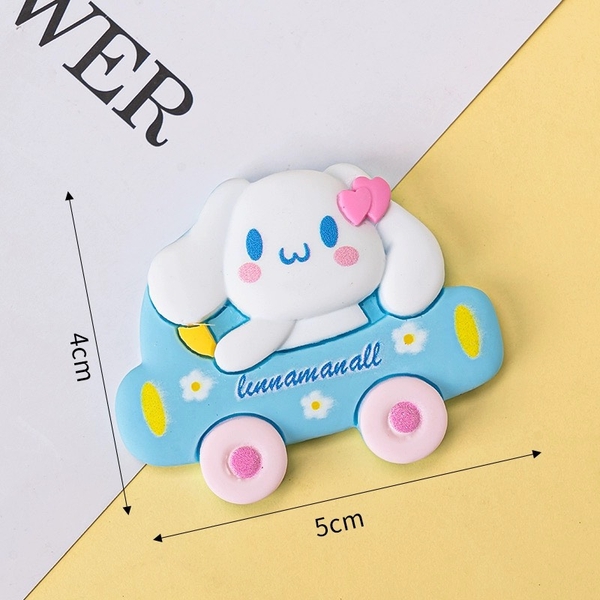 Set 4 tượng nhựa dẻo - mèo kuromi, melody, kitty và chó Cinnamoroll (ngồi xe).