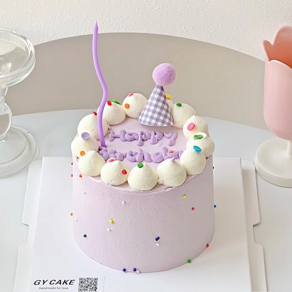 Vỉ 6 cây nến xoắn dài sắc màu.