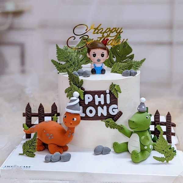 TUONG-Bé trai yếm xanh, mũ đỏ (nhựa) J9
