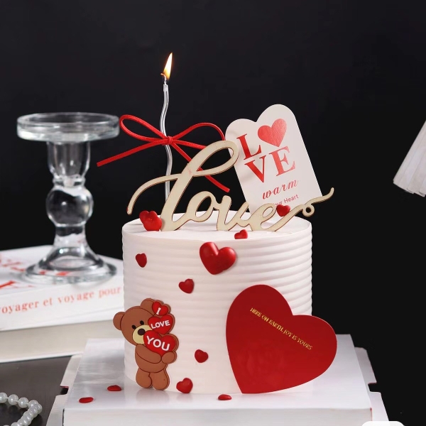 Tượng nhựa dẻo-GẤU nâu ôm chữ  I  love you đỏ.