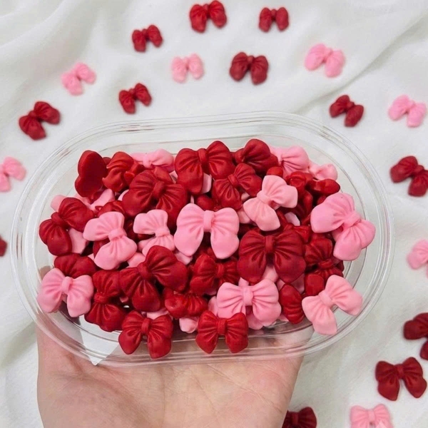 Hộp 100gam- kẹo gum đường hình nơ mix 2 màu (mix 2 size) (1 hộp khoảng 90 chiếc).