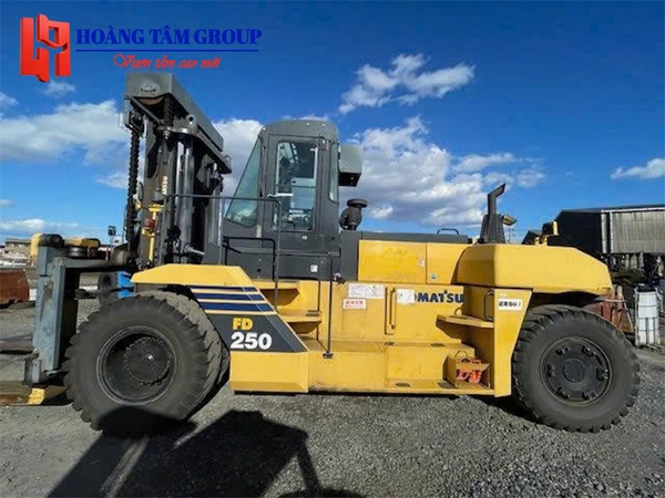 XE NÂNG HÀNG KOMATSU FD250-7 - ĐỜI 2013 - NHẬP KHẨU NHẬT BẢN