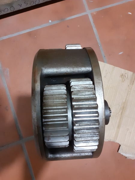 CỤM  DI CHUYỂN PC200-3 27R*32R KO GIỮA