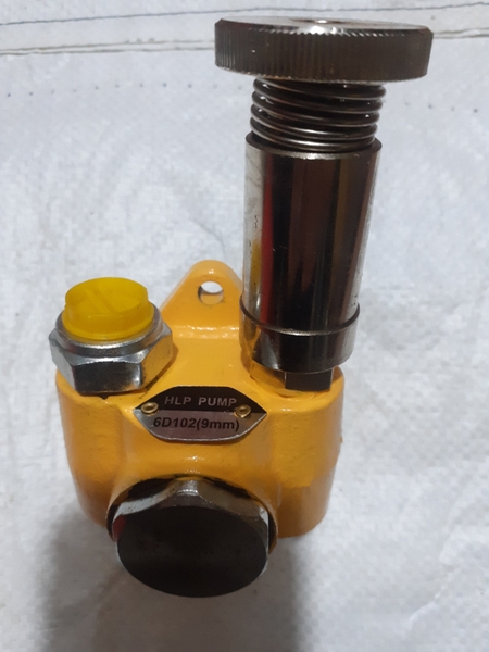 BƠM TAY DỌC PHẢI CỔ NGẮN 6D102 - HỘP ĐEN xịn ( KÈM 2 ỐC DẦU) - 0.9 - HL/TUKOR