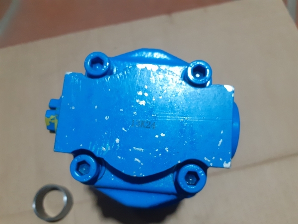 BƠM KHIỂN AP2D25 AP2D28 R60 (10CC) LƯU LƯỢNG CAO 4BL THẤP (1 VÀO 2 RA)  hơn mặt*2 đg dầu mặt*1 cạnh 2 đg dầu*1 cạnh 1 đg dầu 10CC (LỐP) BH 5T DHT
