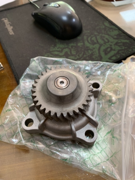 BƠM NHỚT 1Z XE NÂNG CAO 16
