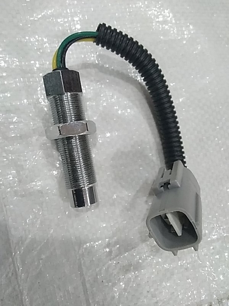 CẢM BIẾN VÒNG TUA SK200-8 ZEN 16*H64- TN (C LÊ 17.22)