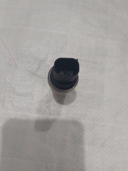 CẢM BIẾN ÁP SUẤT THẤP SK200-8 3C KIM TAM GIÁC  PHI 13 .giác 18 TLTQ