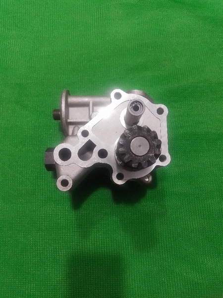 BƠM NHỚT 6D31 (Old)- TP ISUZU ĐỜI CÓ CHỖ BẮT CỐC LỌC)