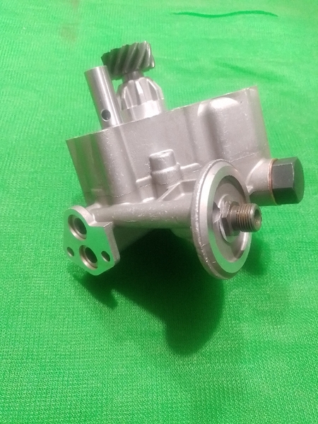 BƠM NHỚT 6D31 (Old)- TP ISUZU ĐỜI CÓ CHỖ BẮT CỐC LỌC)