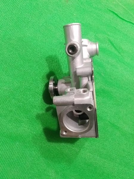 BƠM NƯỚC XE NÂNG 1Z/2Z 1 cổ bích quạt 4BL*bích cút 2BL chéo * 2 CỔ 16100/71200 - WHC