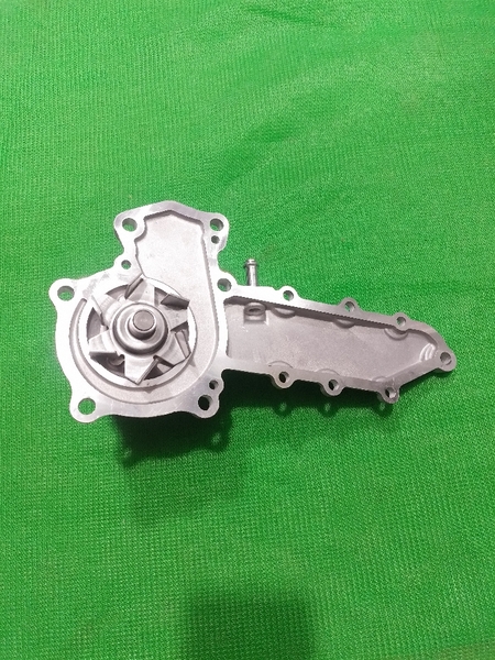 BƠM NƯỚC KUBOTA V2203 - 16 LỖ, CÓ ỐNG 1G730-73032 - WHC