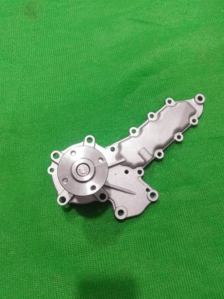 BƠM NƯỚC KUBOTA 18 LỖ KO NƯỚC PHỤ - HWC
