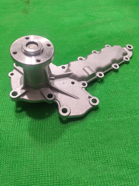 BƠM NƯỚC KUBOTA 18 LỖ KO NƯỚC PHỤ - HWC
